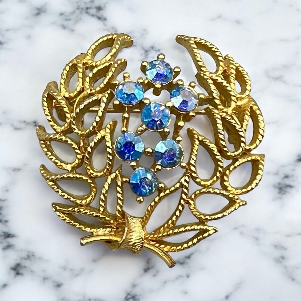 Vintage 60s LISNER Laurel Wreath Brooch Pin Gold Tone Blue AB Rhinestone Signed